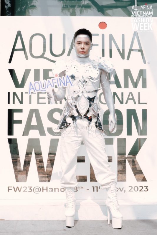Mẫu thiết kế của Hồ Hồng Ngọc (sinh viên Trường Đại học Duy Tân) giành giải Ba tại cuộc thi "The best street style" trong khuôn khổ Tuần lễ thời trang quốc tế Việt Nam Aquafina 2023. 